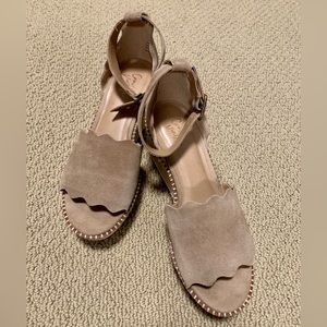 Crown Vintage Daffodil Espadrille Wedge Sandal, Size 7.5, Color: Camel